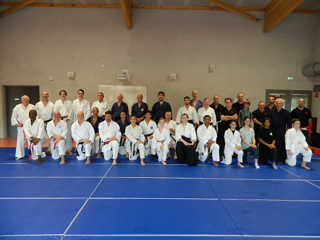 photo de groupe des participants au stage de self-defense